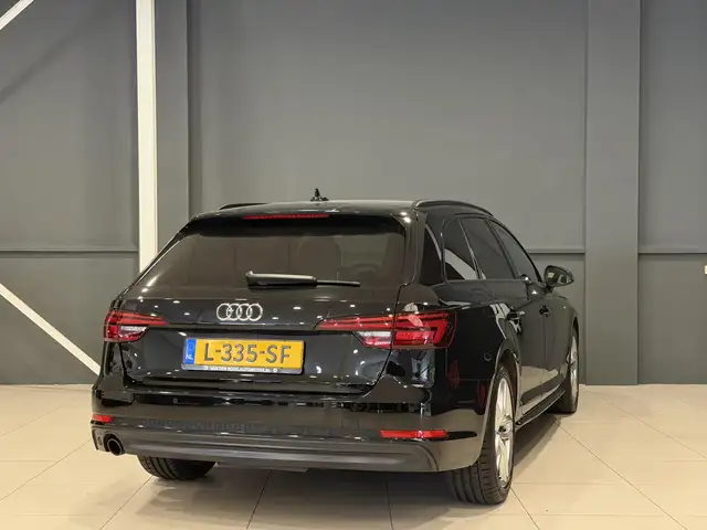 Audi A4 view 4