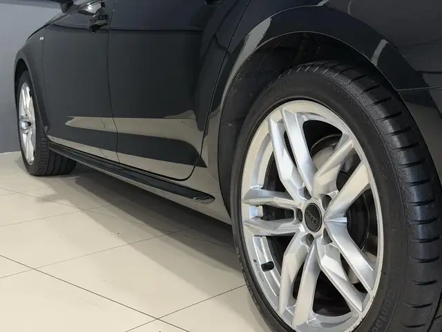 Audi A4 view 12