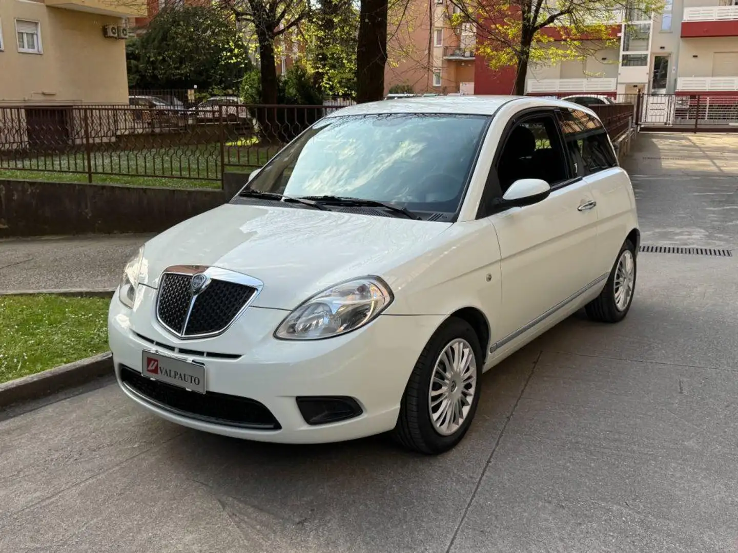 Lancia Ypsilon 1.4 Oro GPL Grigio - 1