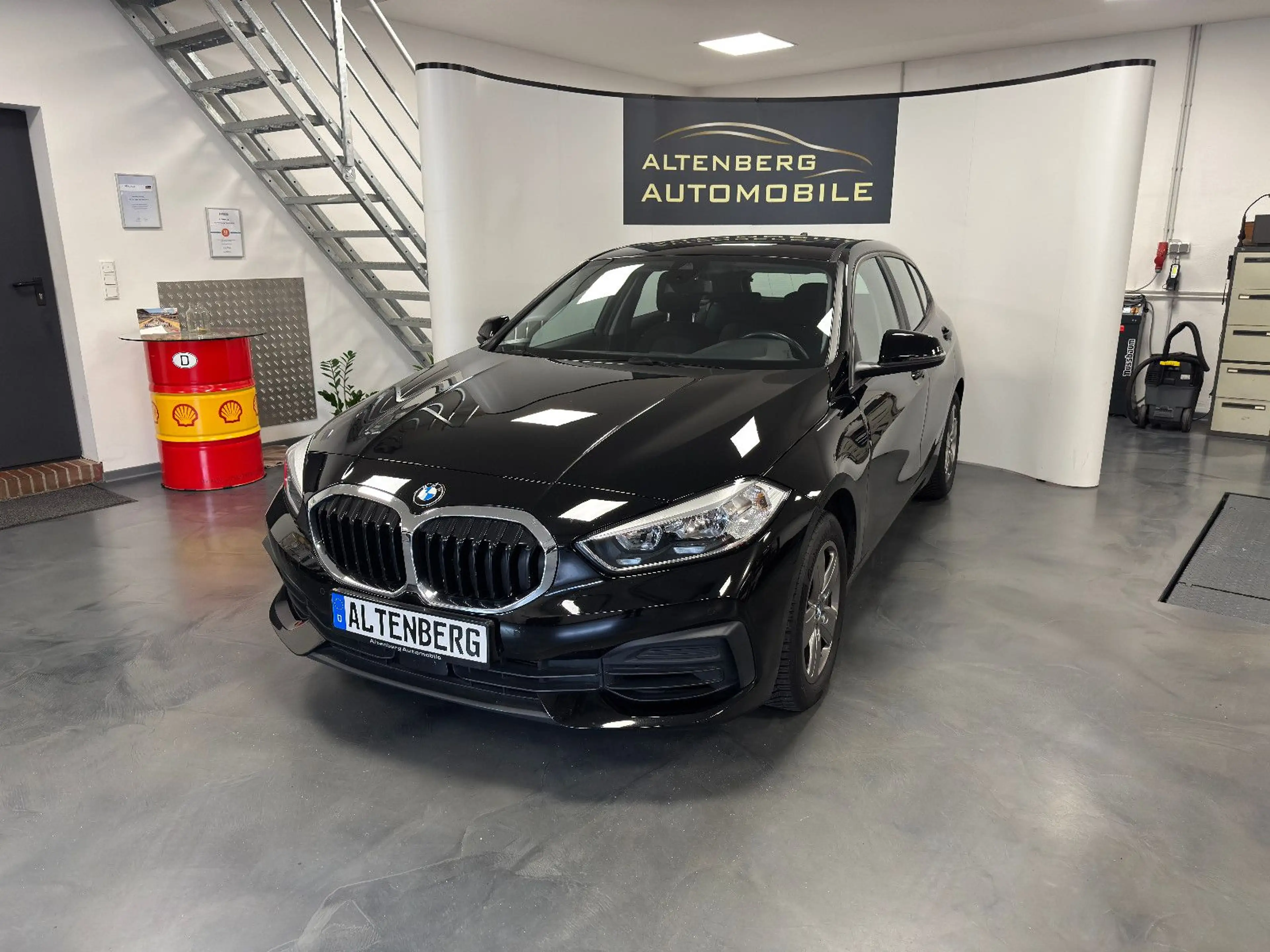 BMW 118 i Advantage Navi CarPlay DAB AHK PDC Sitzhzg