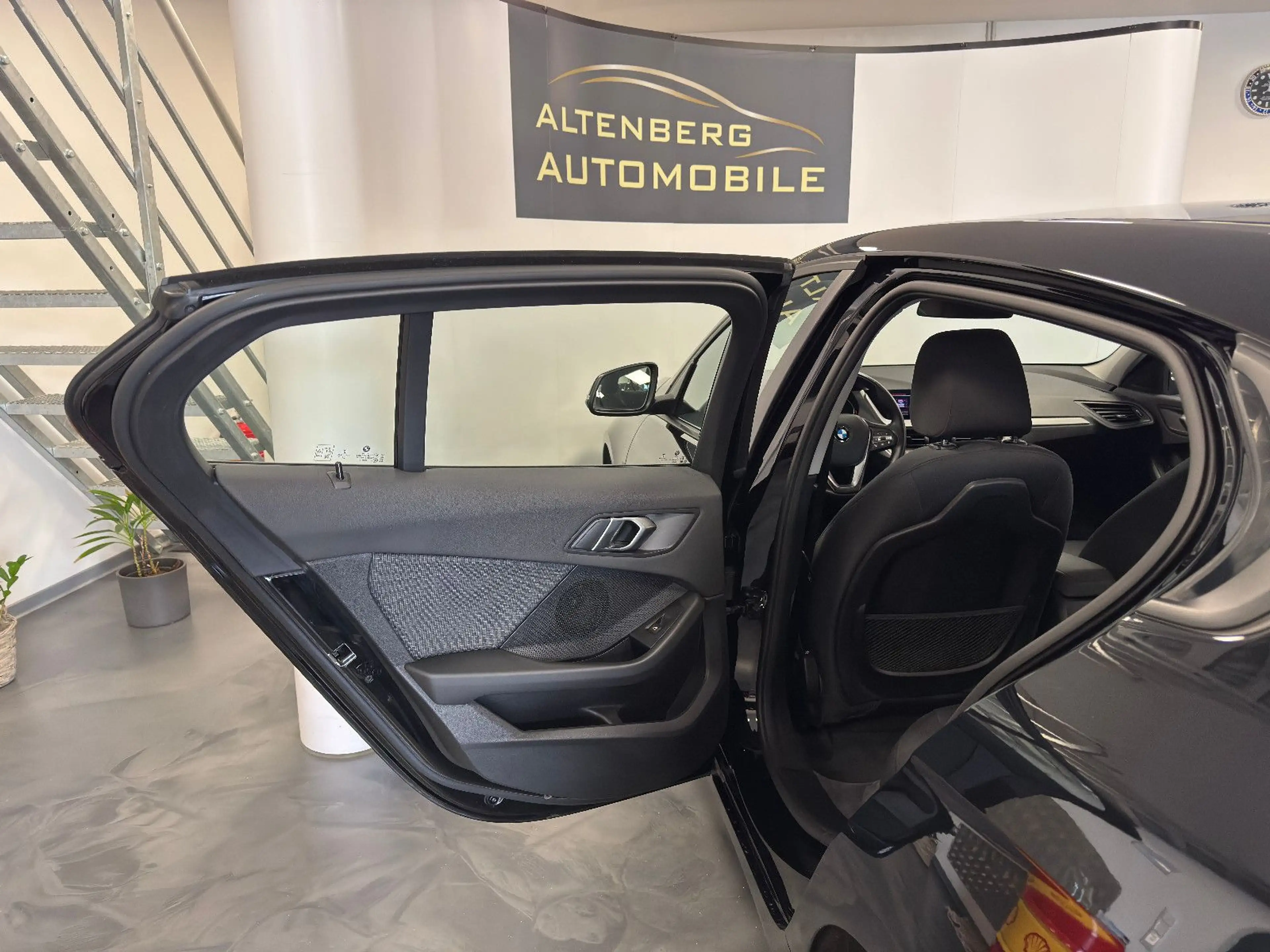 BMW 118 i Advantage Navi CarPlay DAB AHK PDC Sitzhzg — photo 6