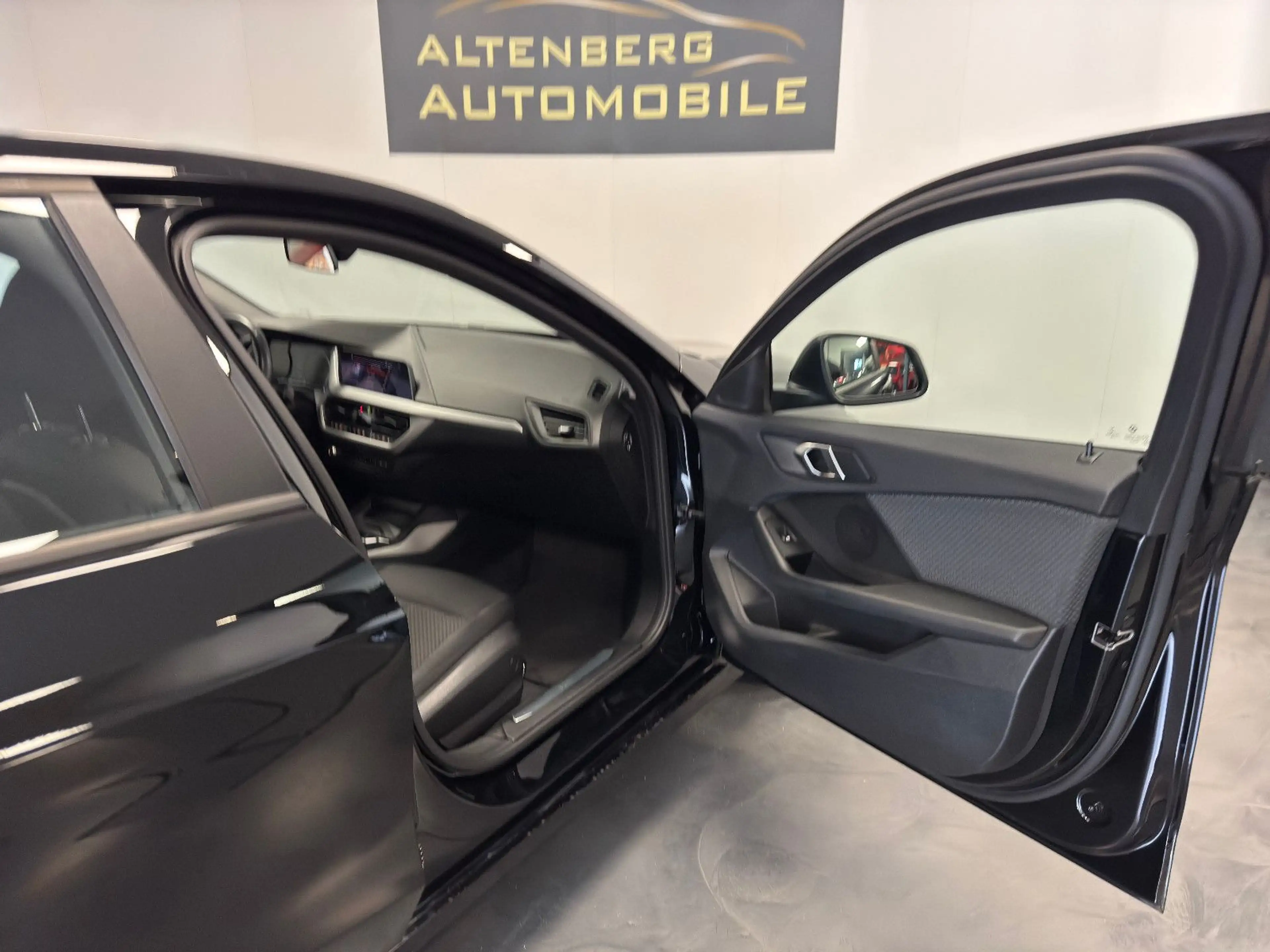 BMW 118 i Advantage Navi CarPlay DAB AHK PDC Sitzhzg — photo 8