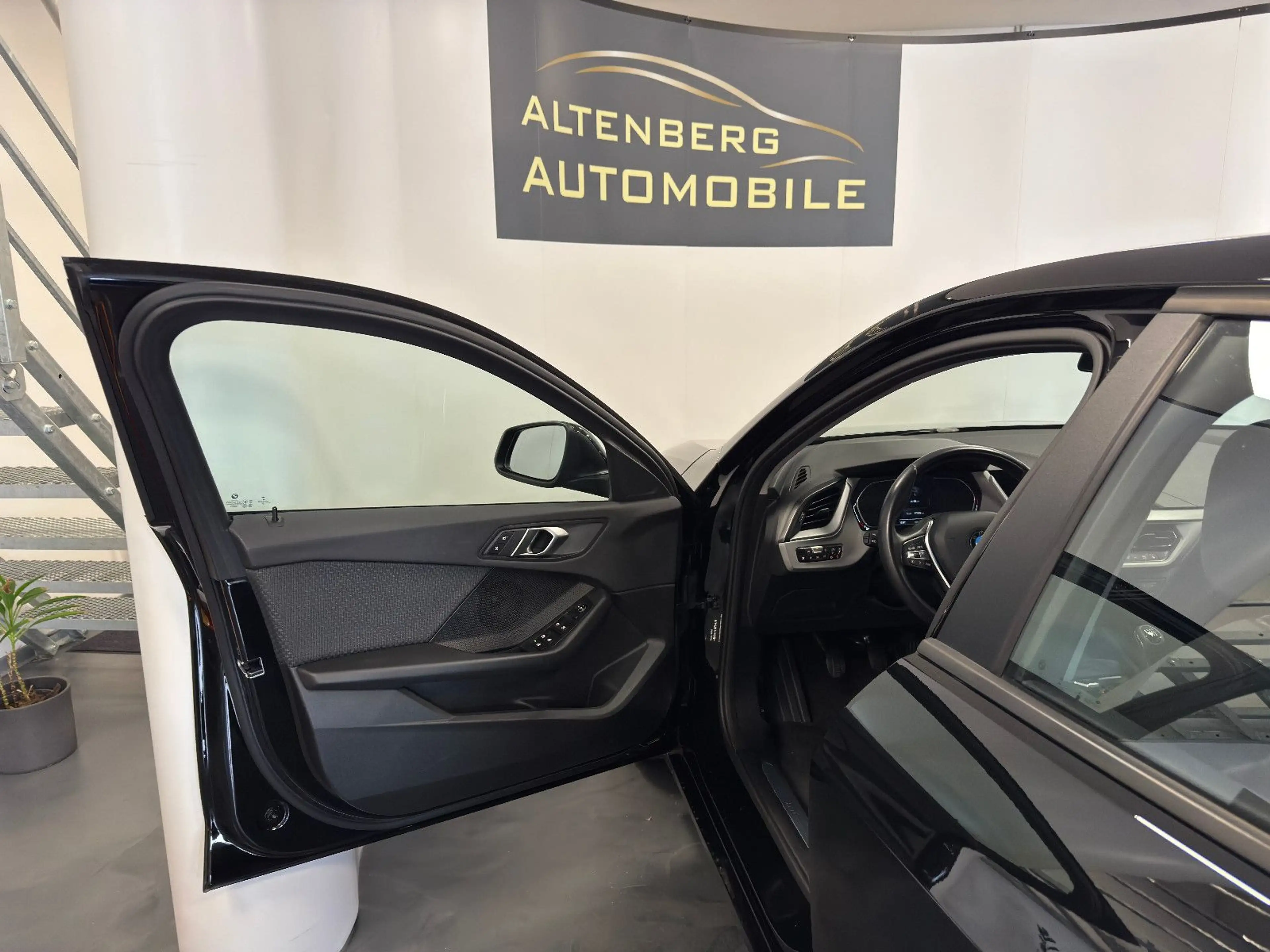 BMW 118 i Advantage Navi CarPlay DAB AHK PDC Sitzhzg — photo 5