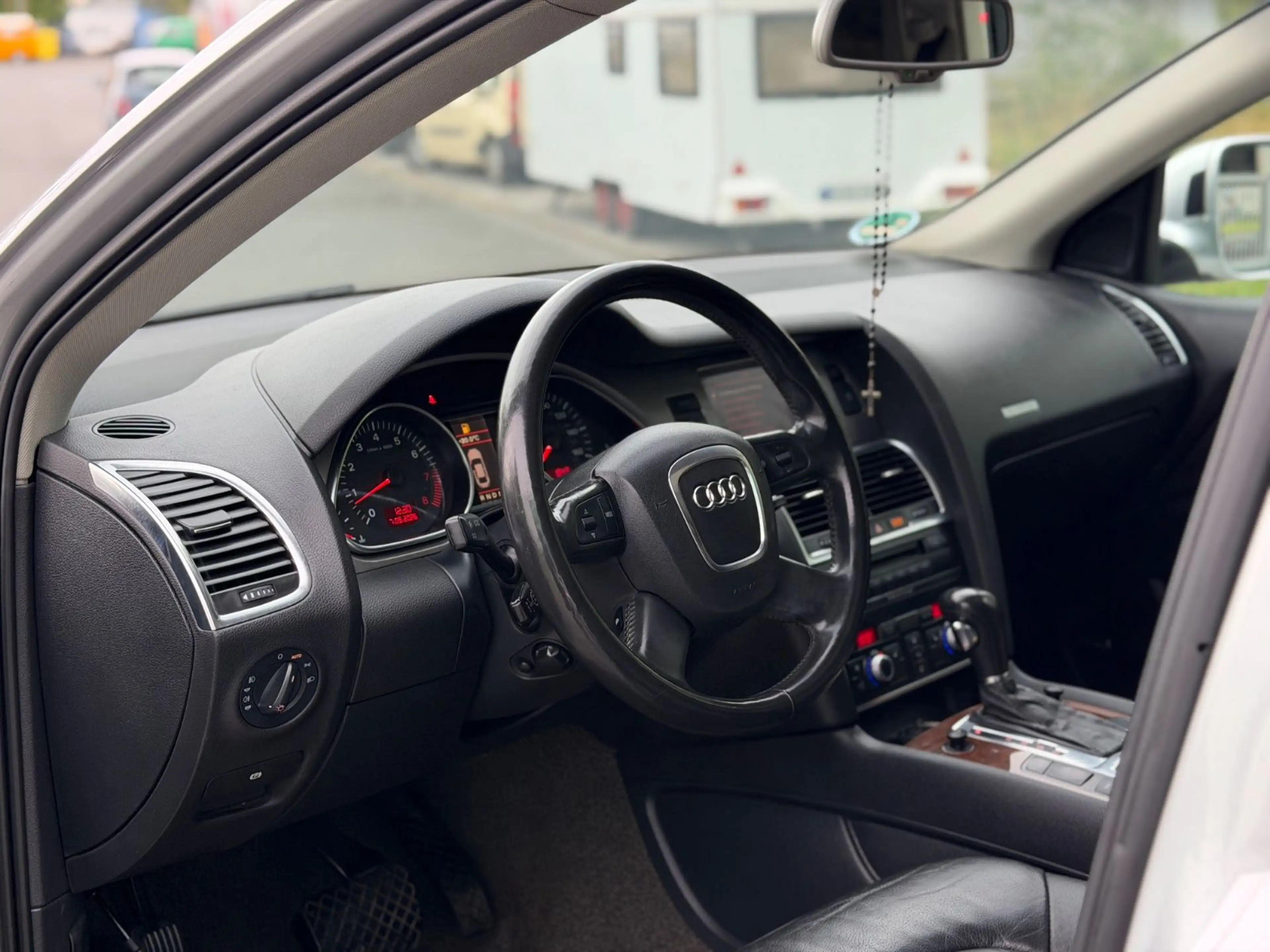 Audi Q7 4.2 FSI quattro*XENON*PANORAMA*NAVI*USAMODEL* — photo 9