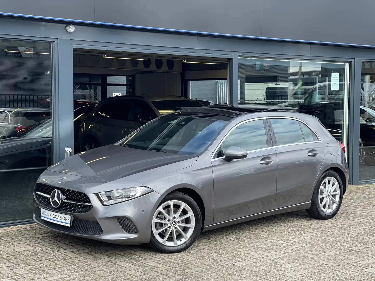 Mercedes-Benz A 200 A200 Business Solution AMG PANO/STOELVERW/CRUISE/P Grigio - 1