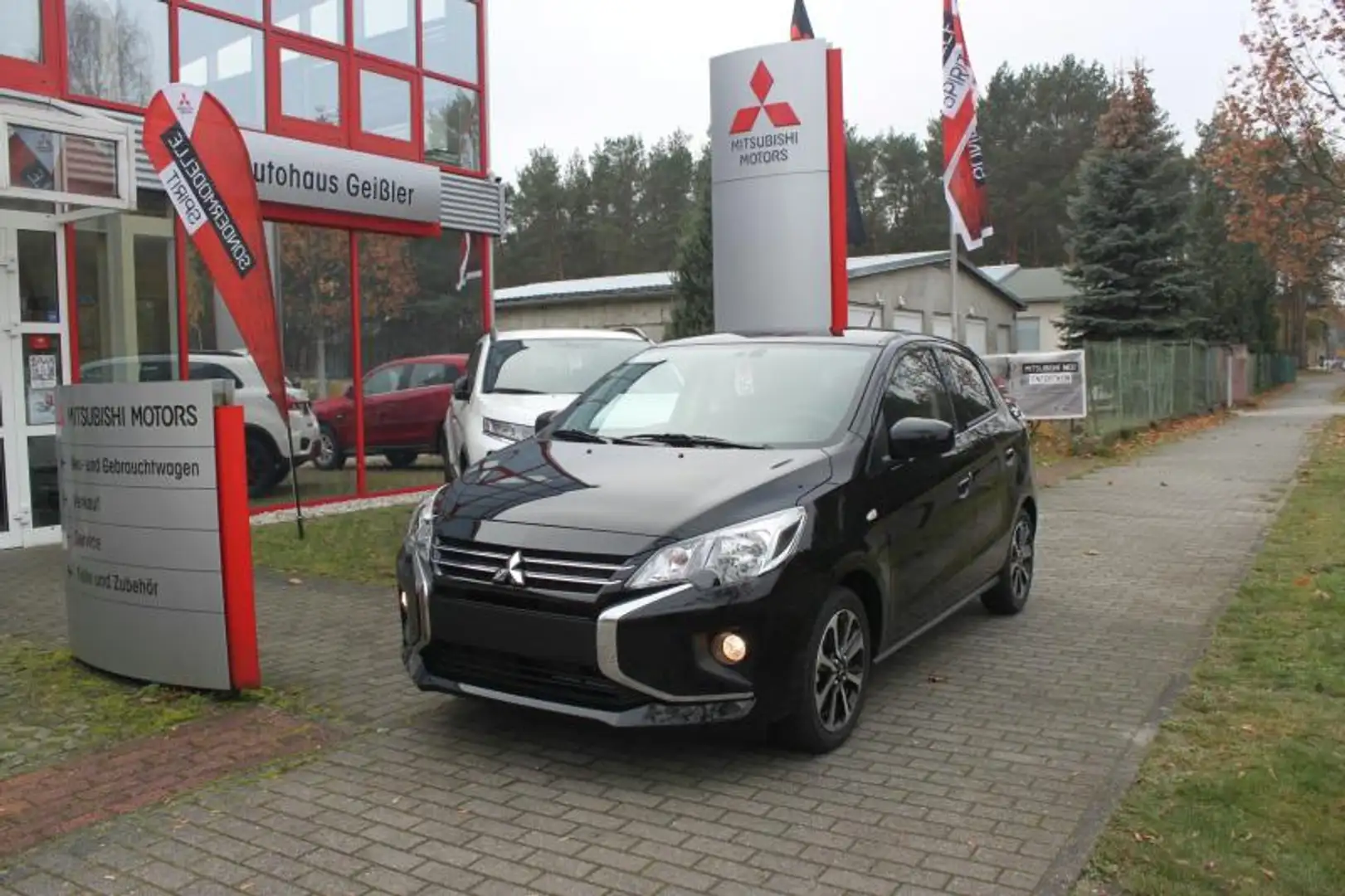 Mitsubishi Space Star Intro Edition+ 1.2 Schwarz - 1