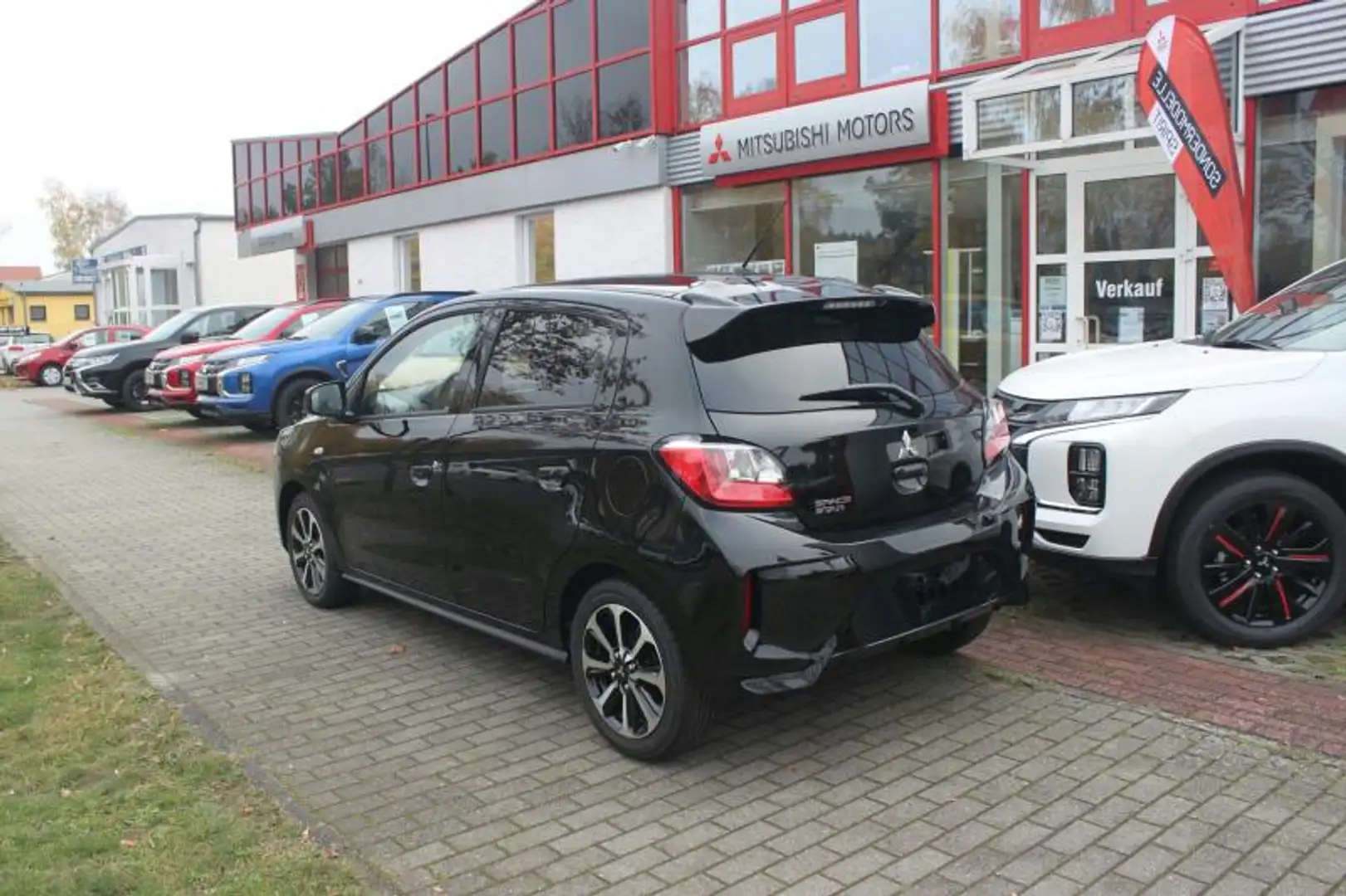 Mitsubishi Space Star Intro Edition+ 1.2 Schwarz - 2
