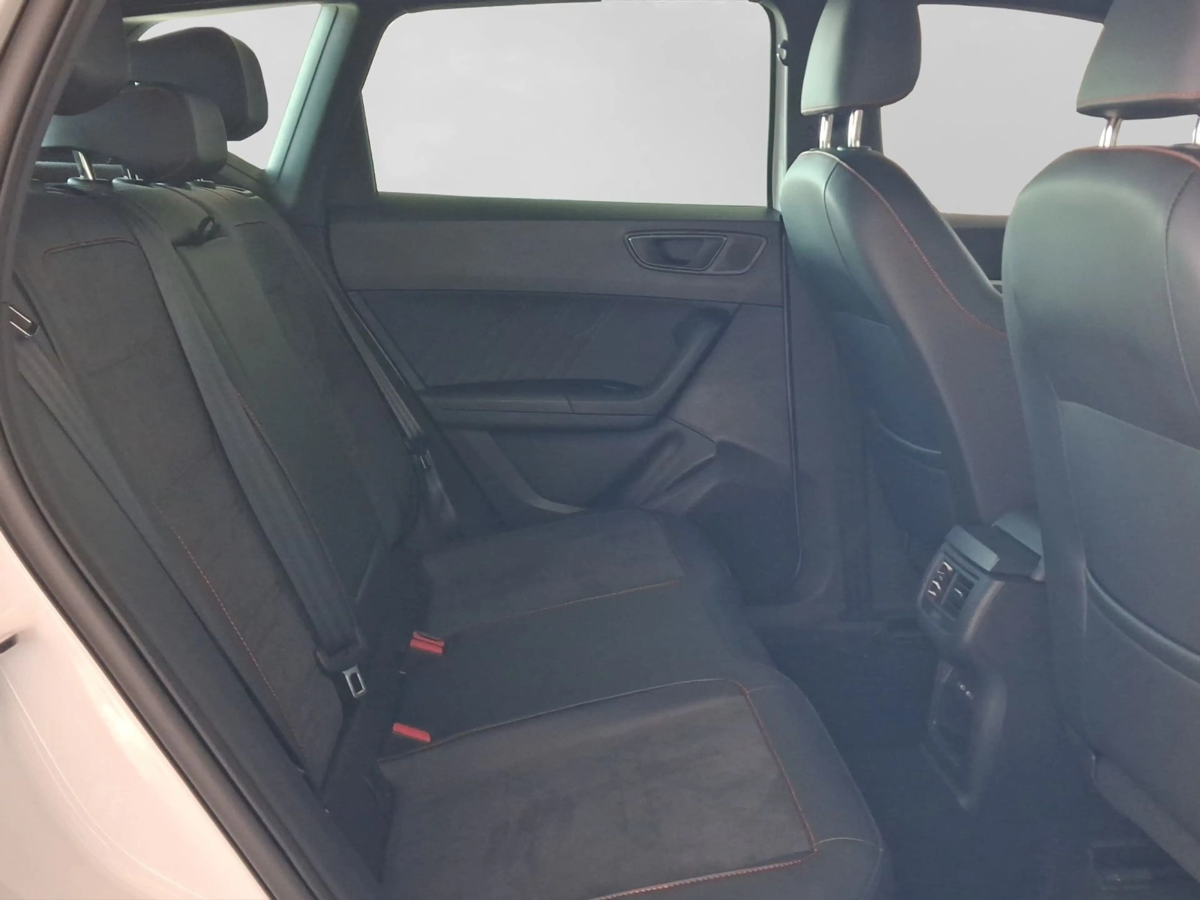 SEAT Ateca 2.0 TDI DSG FR NAVI AHK ACC SITZHZ PARKLEN — photo 6