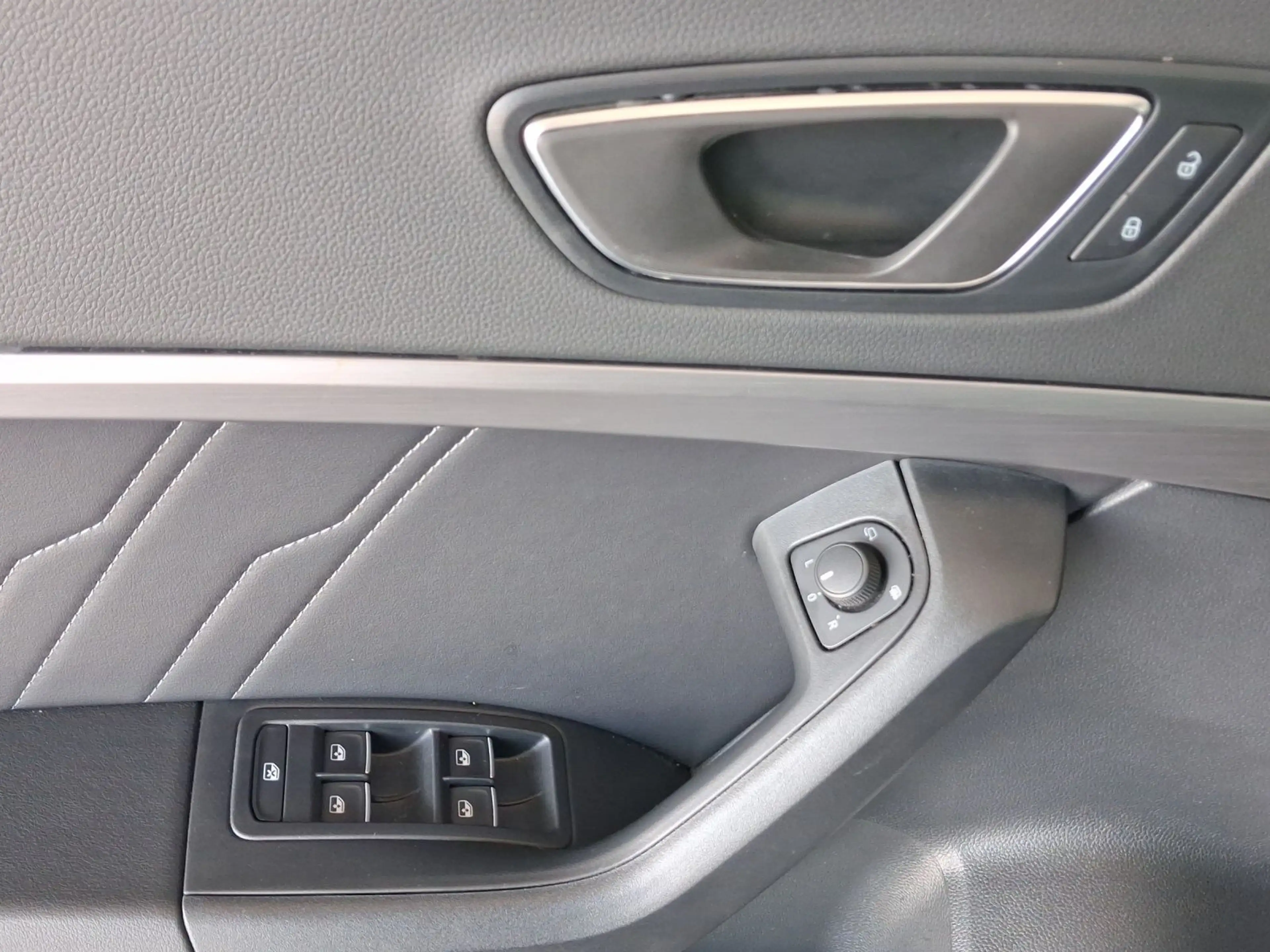 SEAT Ateca 2.0 TDI DSG FR NAVI AHK ACC SITZHZ PARKLEN — photo 8