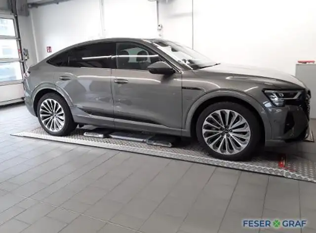 Audi Q8 E-Tron view 5