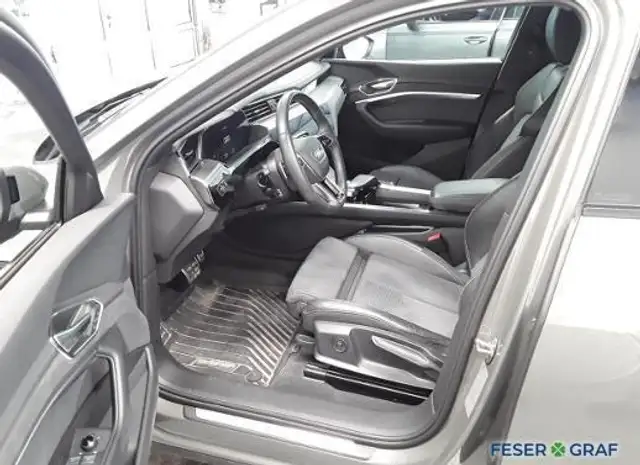 Audi Q8 E-Tron view 6