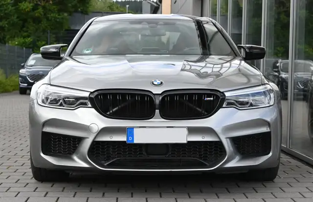 BMW M5 view 8