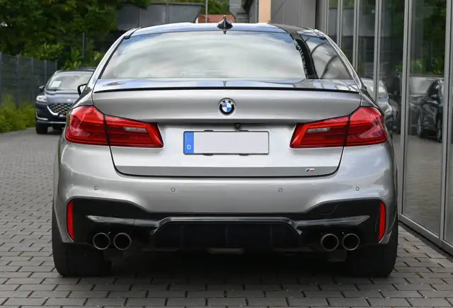 BMW M5 view 4