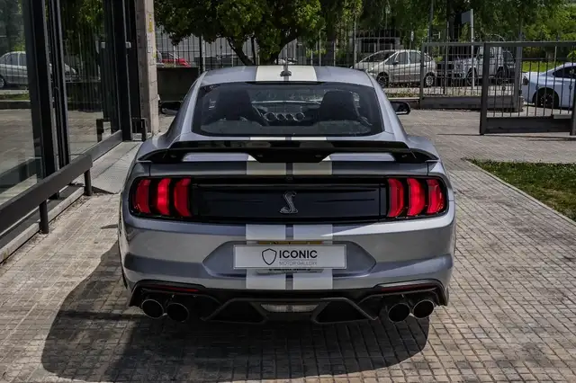 Ford Mustang view 9