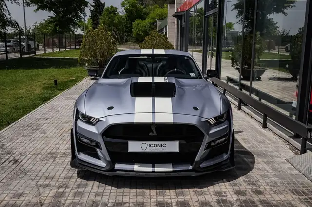 Ford Mustang view 4
