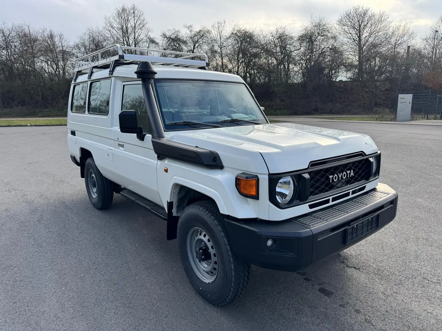 Toyota Land Cruiser GRJ 78 Automatik PowerPaket Sofort Weiß - 2