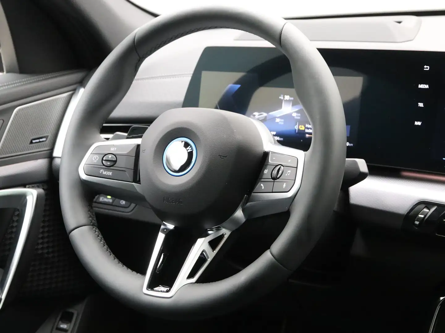 BMW iX2 eDrive20 67 kWh M Sport Edition Grijs - 2