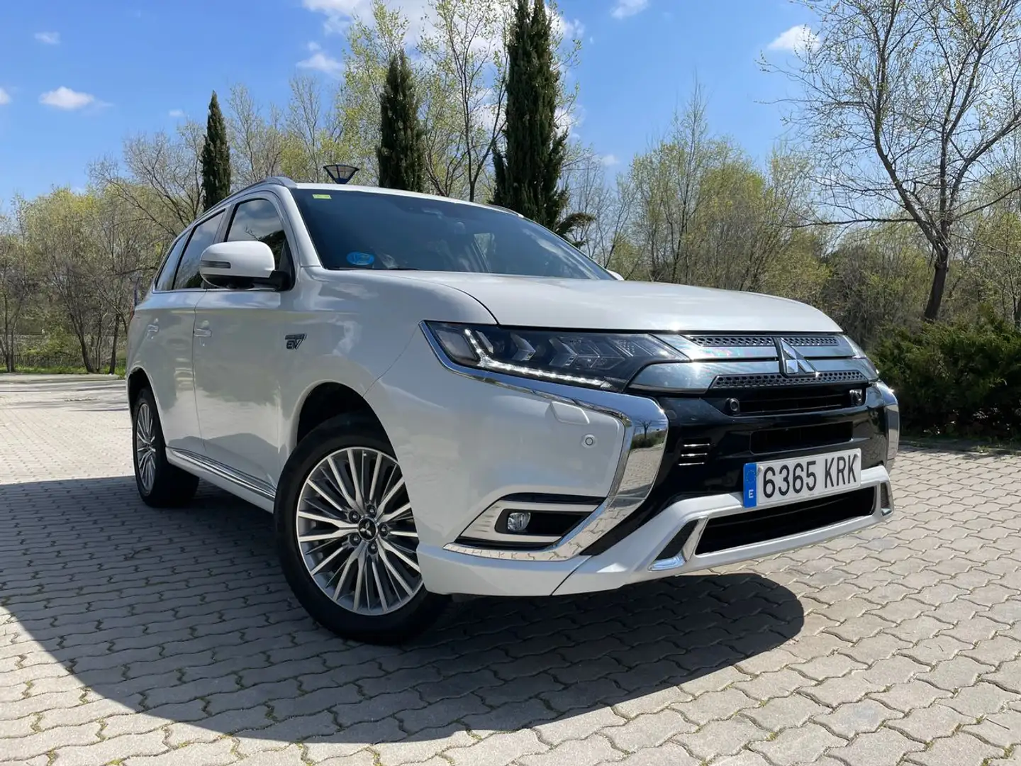 Mitsubishi Outlander Kaiteki Auto 4WD 2.4 PHEV 224cv. *IVA deducible* * Blanco - 1