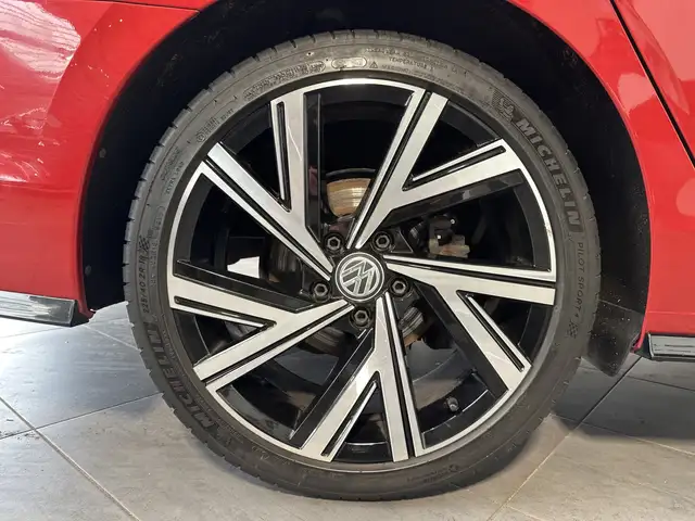 Volkswagen Golf view 3