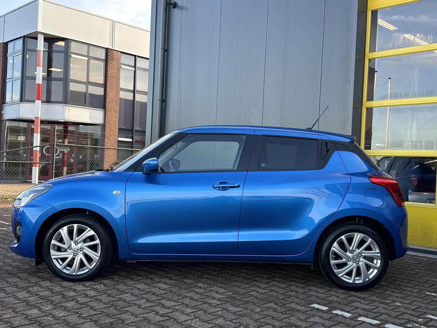 Suzuki Swift 1.2 Select Smart Hybrid incl 12 maanden BOVAG gara Blauw - 2