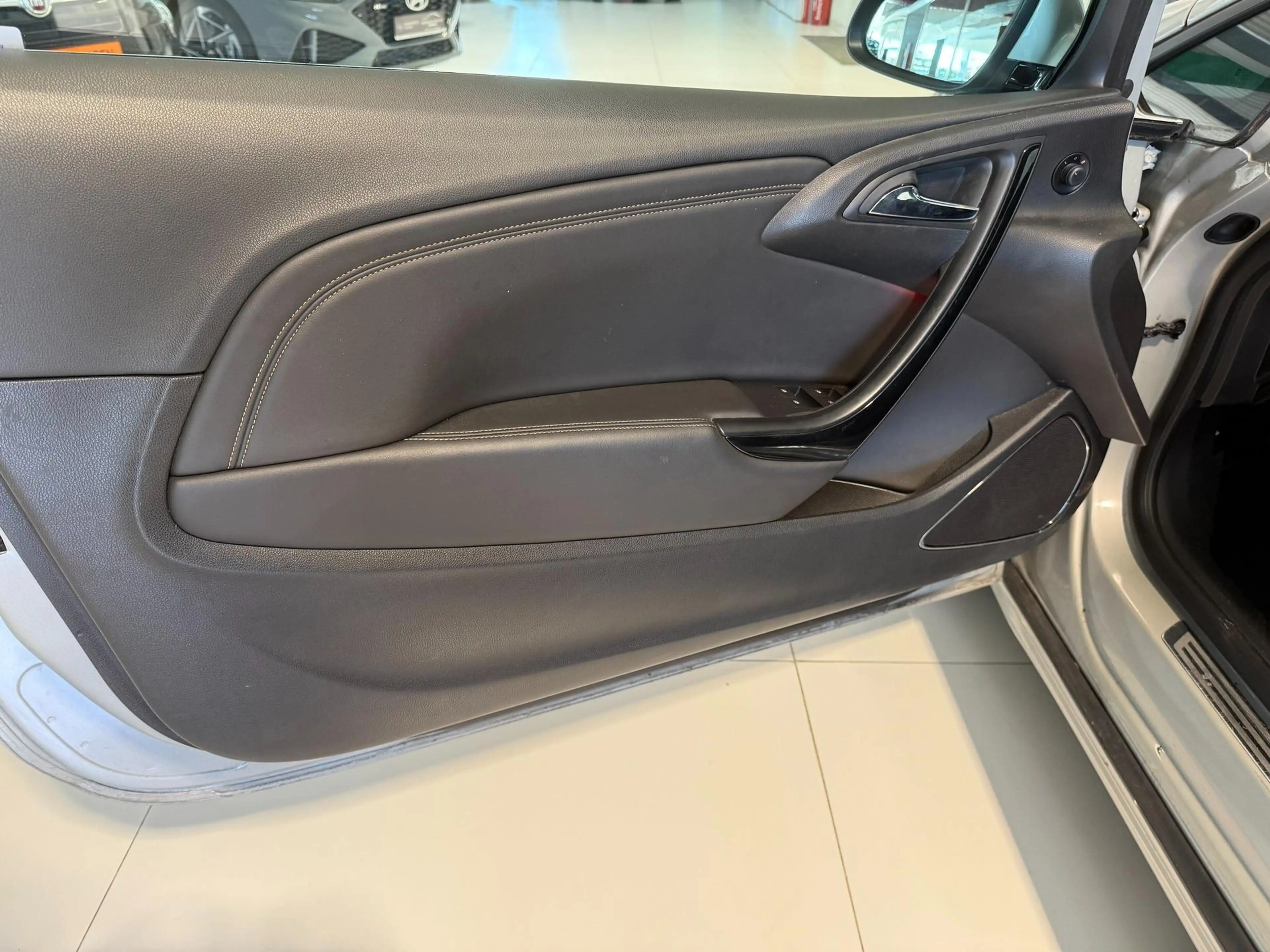 Opel Cascada 1.6 SIDI Turbo Innovation ecoFlex 2-Zonen-Klima... — photo 8
