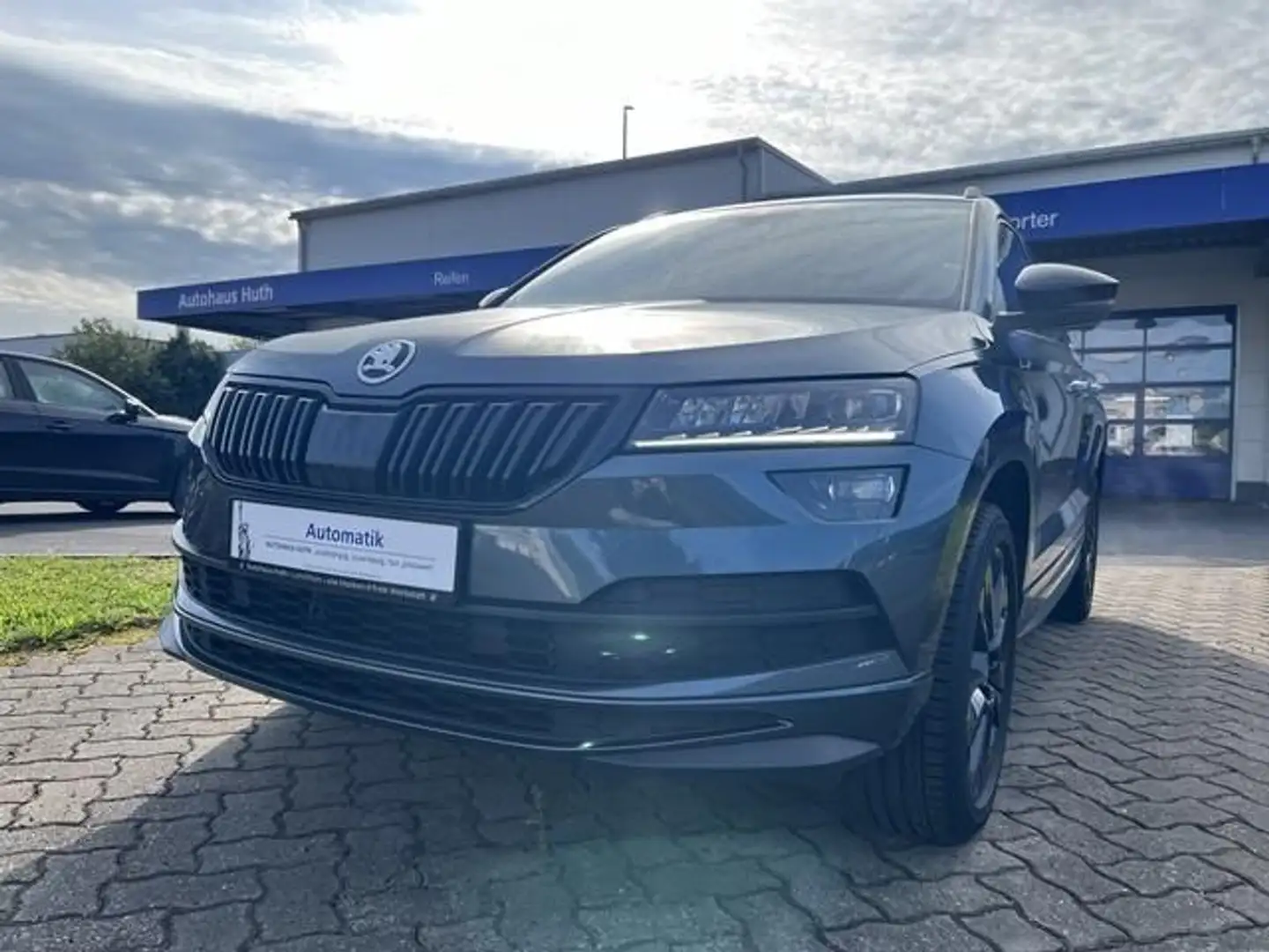 Skoda Karoq 1,5 TSI Sportline AHK LED NAVI APP WINTERPAKET Grau - 1