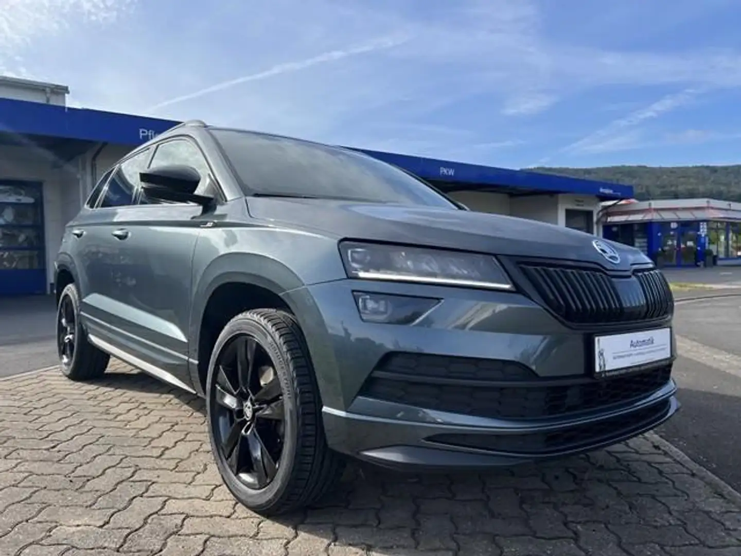 Skoda Karoq 1,5 TSI Sportline AHK LED NAVI APP WINTERPAKET Grau - 2