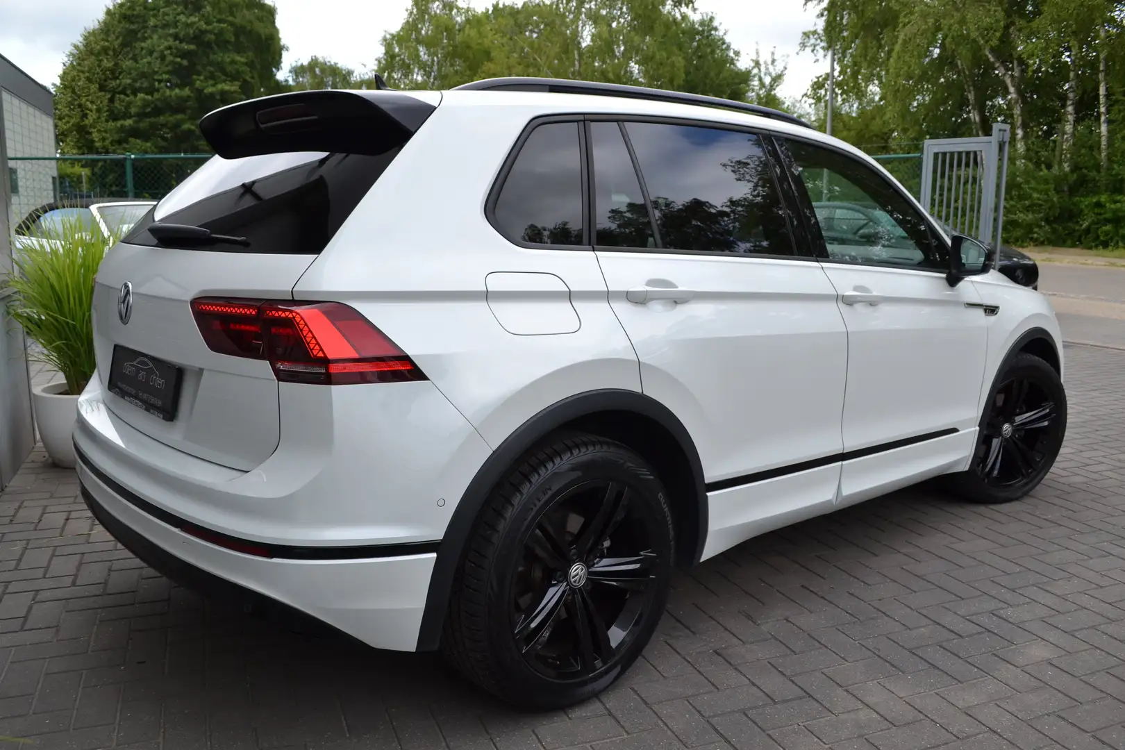 Volkswagen Tiguan Tiguan 2.0 TDI DSG "R-Line" * Leder * PANODAK Blanc - 2