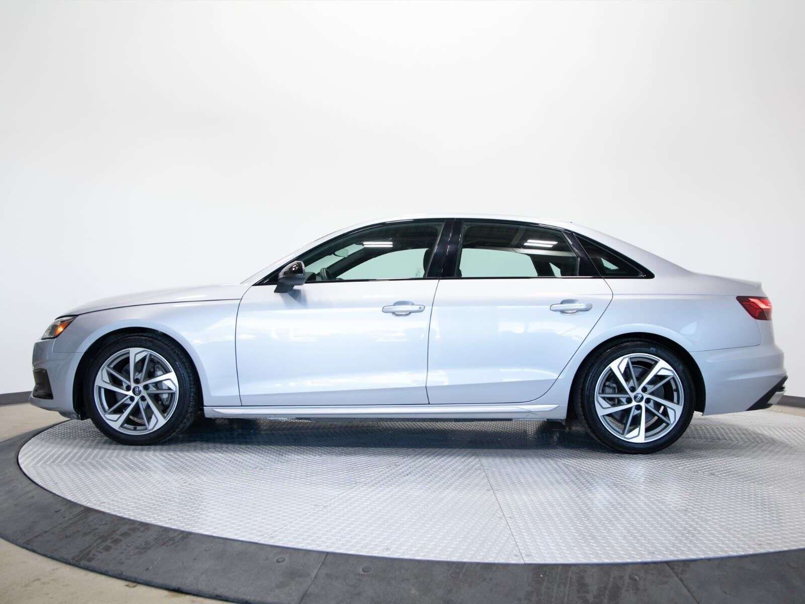 2024 Audi A4 45 KOMFORT / NO ACCIDENTS — photo 1