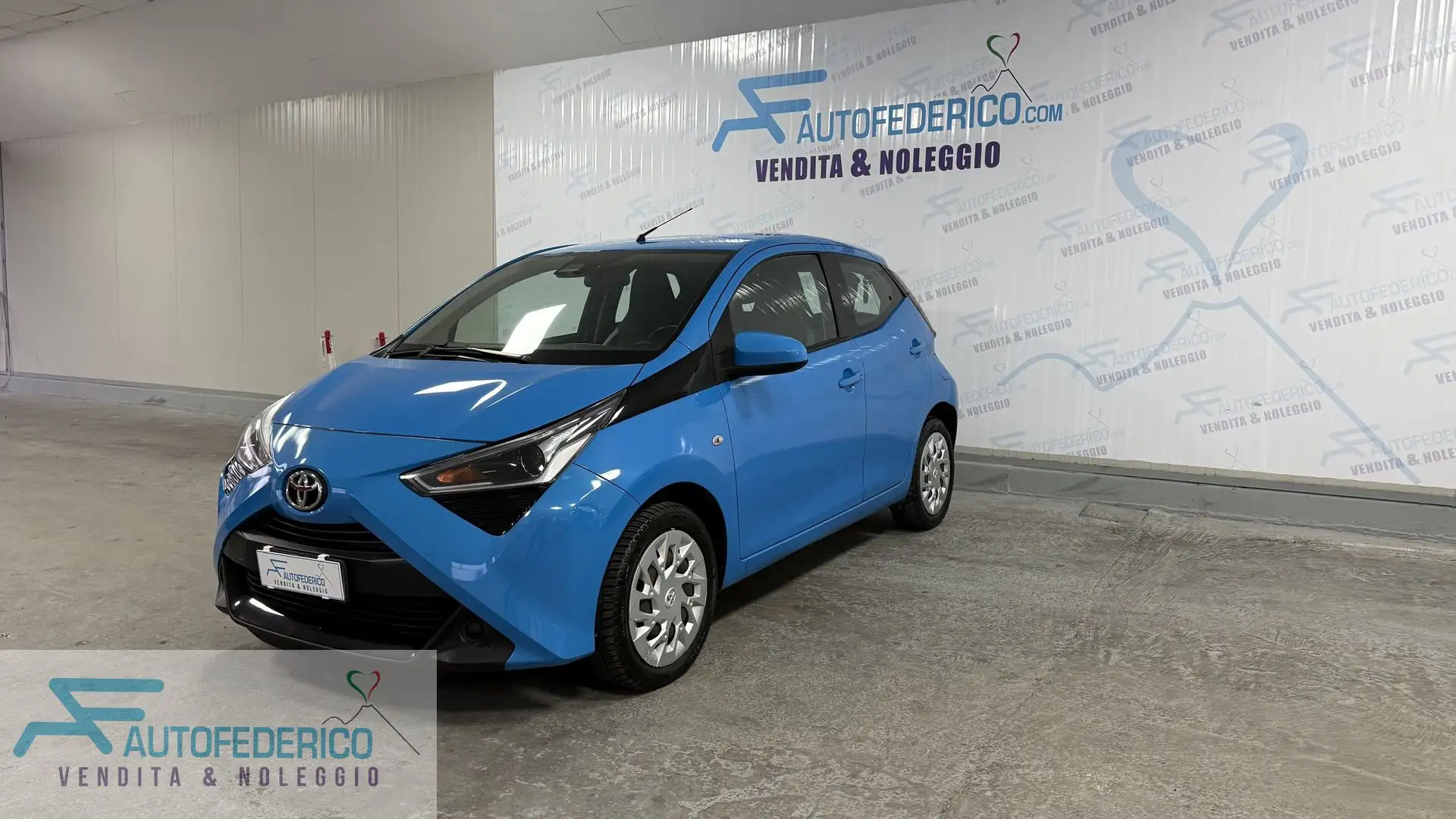 Toyota Aygo Aygo Connect 1.0 VVT-i 72 CV 5 porte x-clusiv Blau - 1