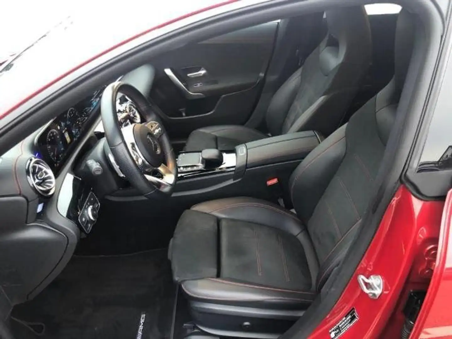 Mercedes-Benz CLA 250 Shooting Brake 7G-DCT AMG Line Rouge - 2