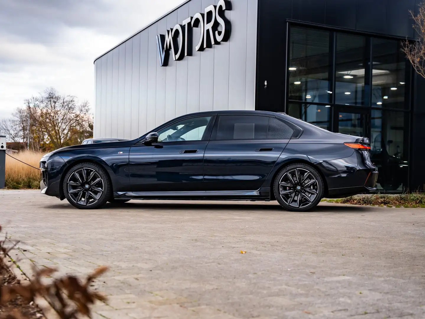 BMW i7 xDrive60 - MSport - B&W - Theatre screen - Massage Noir - 2