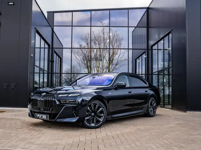 BMW i7 xDrive60 - MSport - B&W - Theatre screen - Massage
