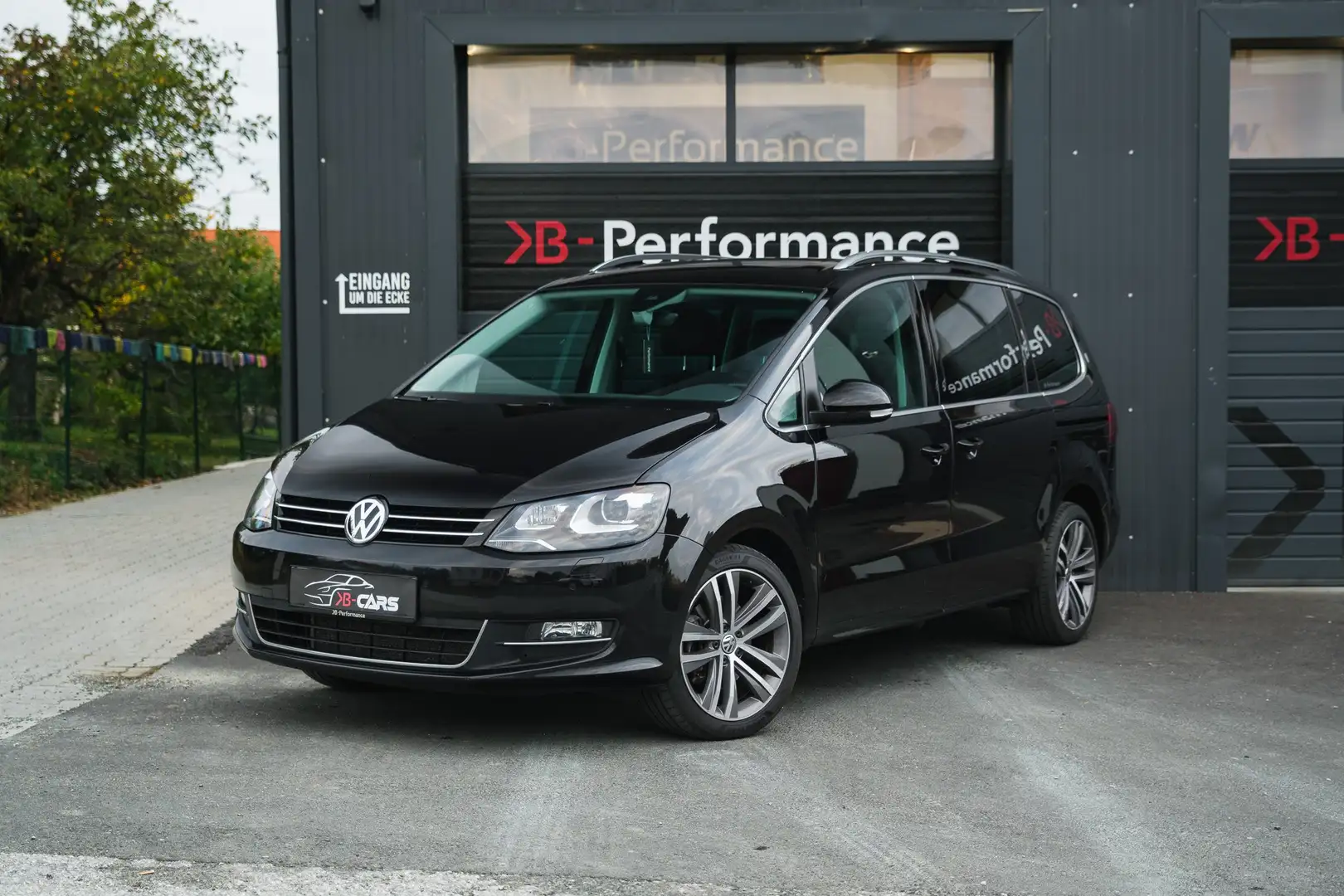 Volkswagen Sharan Sharan Highline 2,0TDI DSG 7Sitze/BXENON/NAVI/PANO Schwarz - 1