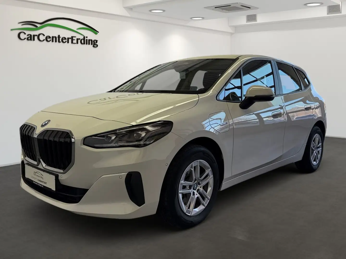BMW 225 225e xDrive*ActiveTourer*a.LED*ACC*360*AHK*HUD* Weiß - 1