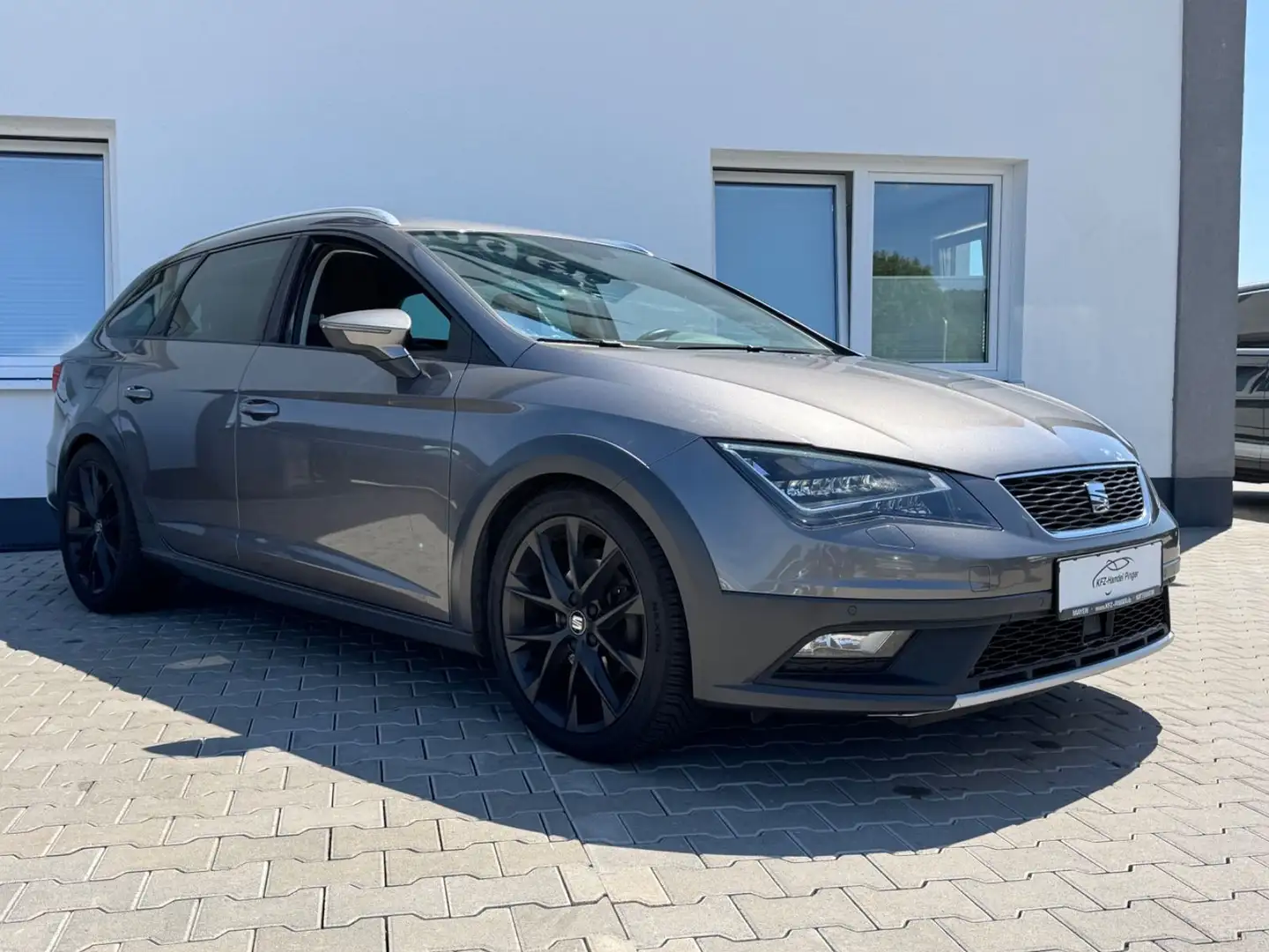 SEAT Leon ST X-Perience 4Drive Grau - 2