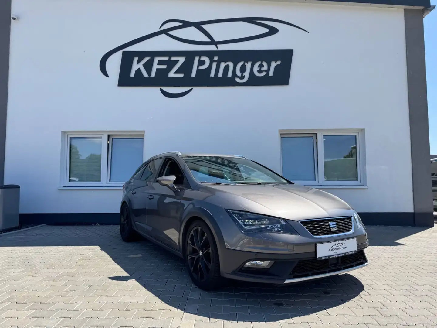 SEAT Leon ST X-Perience 4Drive Grau - 1