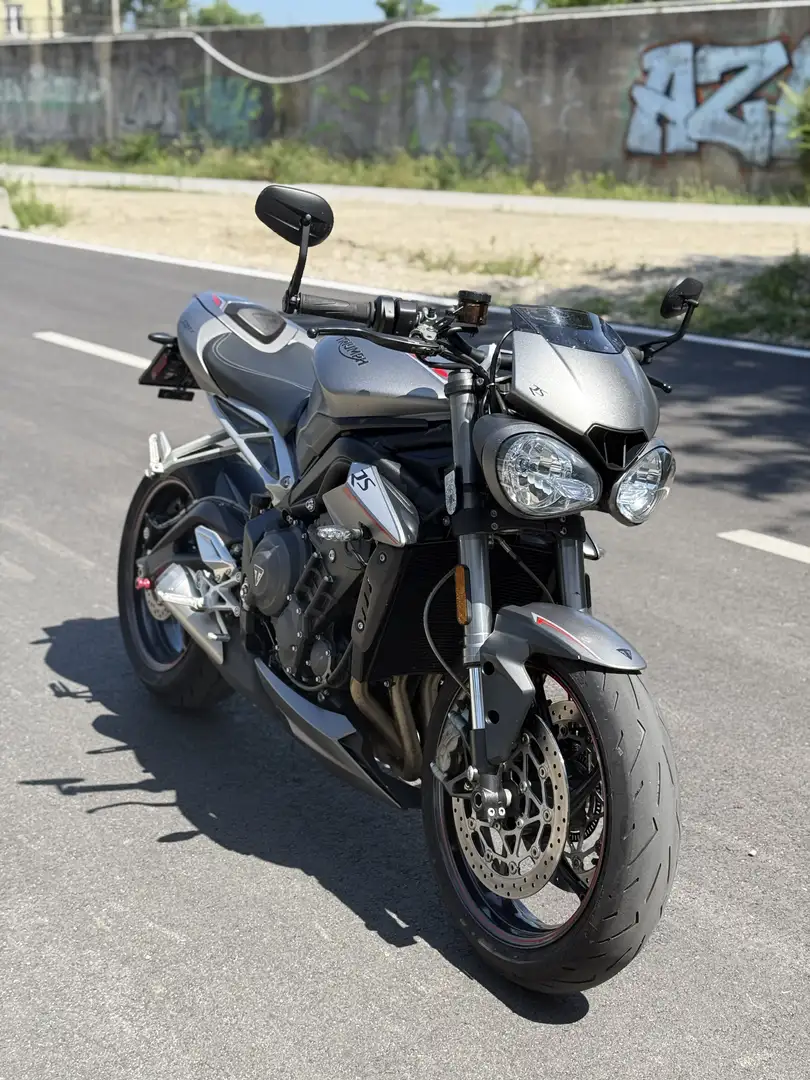 Triumph Street Triple RS Gris - 1