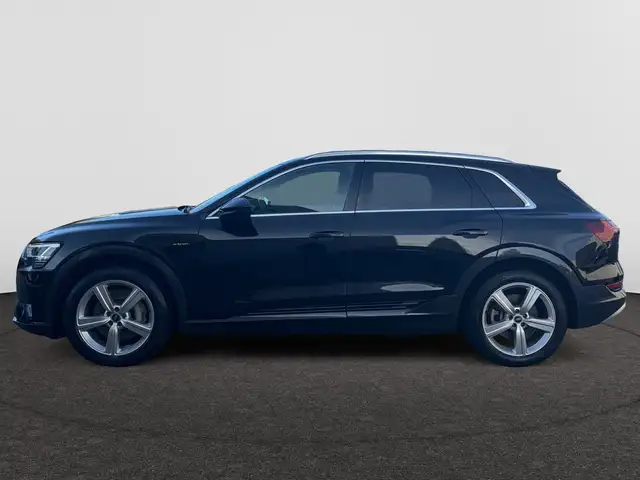 Audi E-Tron view 8
