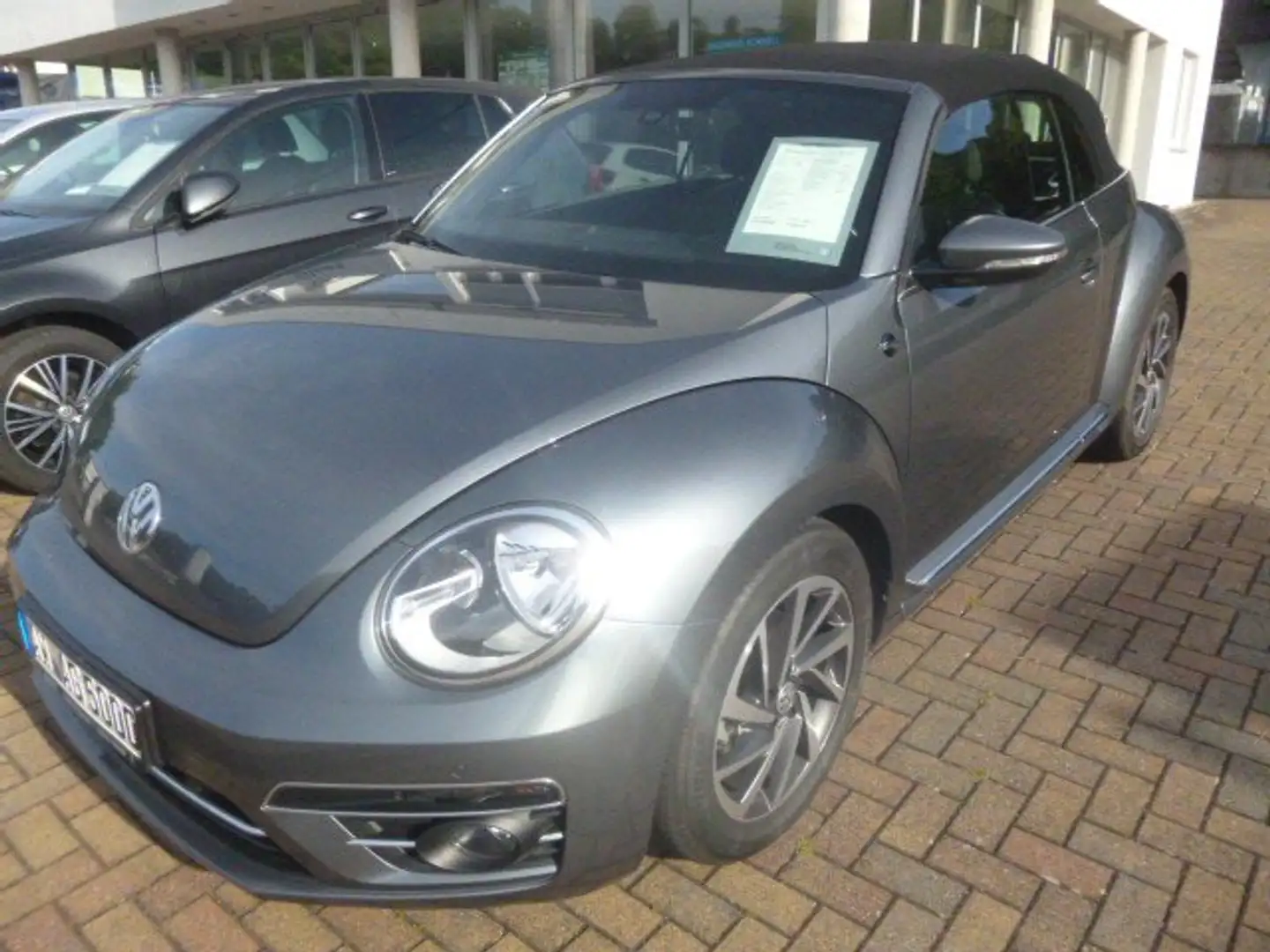 Volkswagen Beetle The Cabriolet 1.2 TSI (BlueMotion Tech) Sound Grau - 1