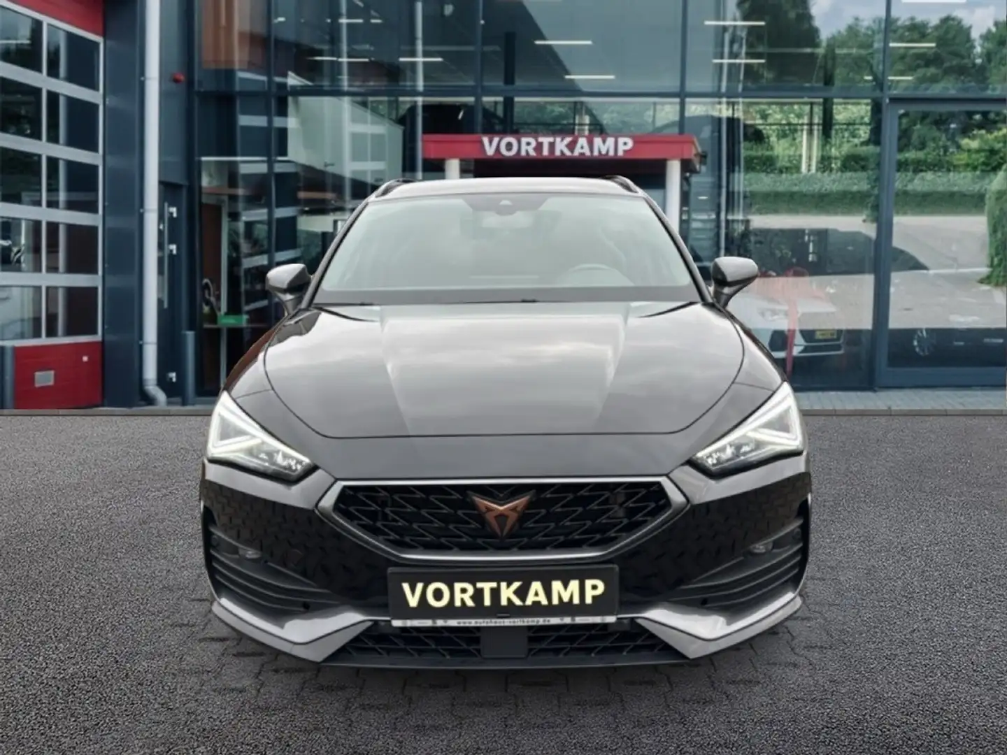 CUPRA Leon 1.4 TSI DSG E-HYBRID ACC/NAVI/CARPLAY/STOELVERW./E Zwart - 2