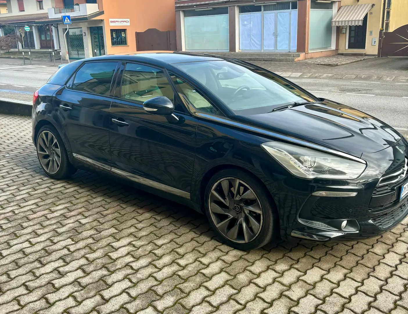 DS Automobiles DS 5 2.0 HDi chic Czarny - 2