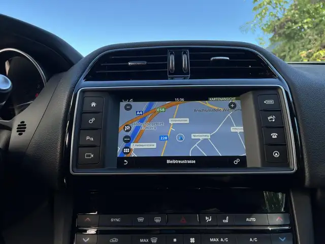 Jaguar F-Pace view 11