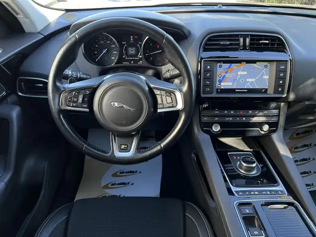 Jaguar F-Pace view 7