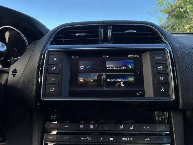 Jaguar F-Pace view 13