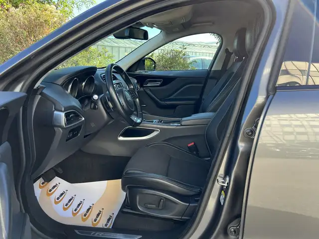 Jaguar F-Pace view 8