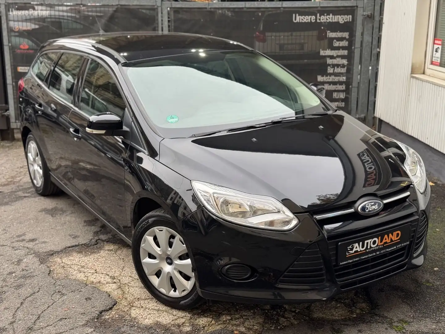 Ford Focus Turnier Trend 1.6l*1.HAND*KLIMA*SZHG Schwarz - 1