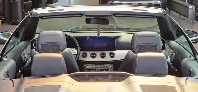 Mercedes-Benz 220 view 11