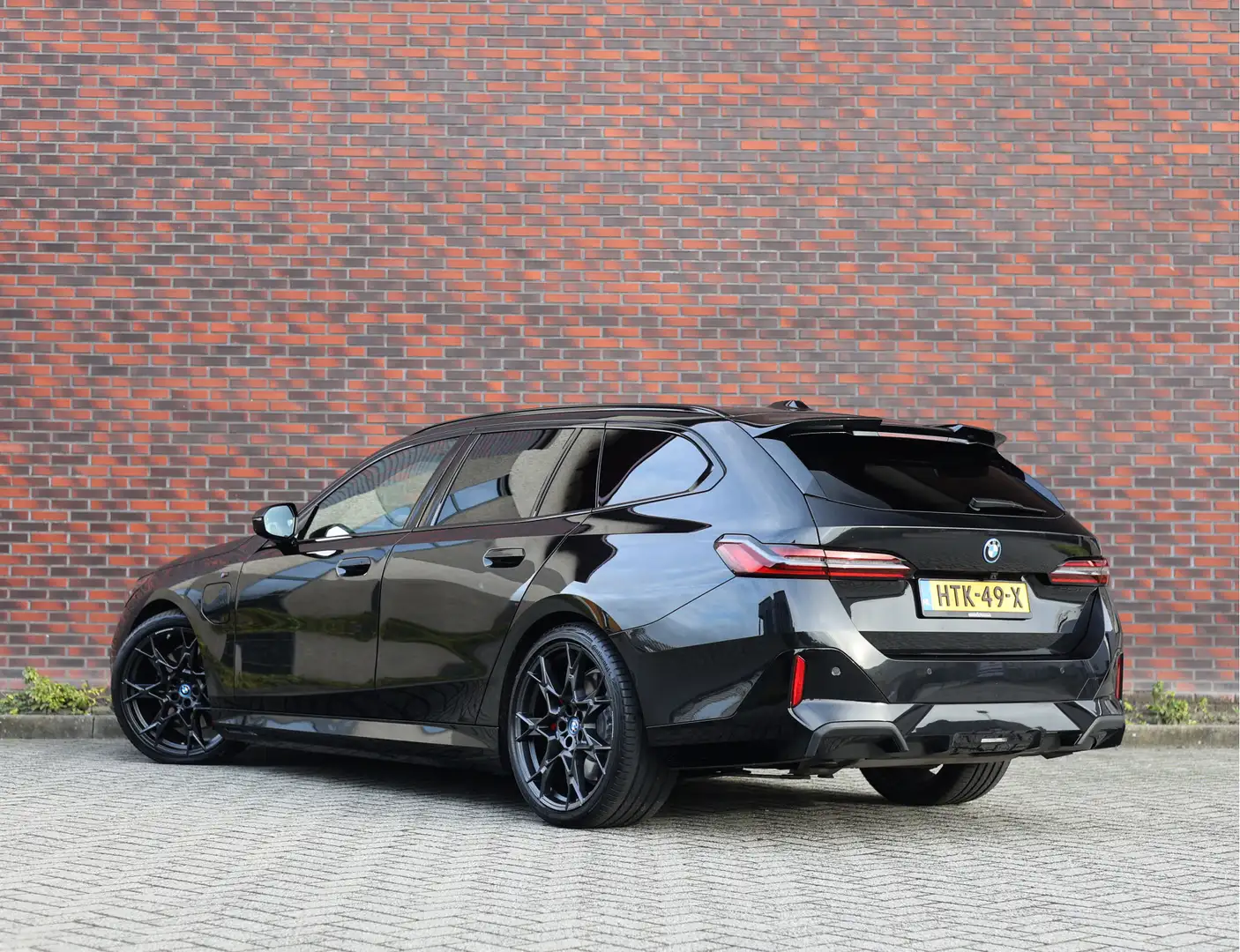 BMW 550 5-serie Touring 550e xDrive | M performance - Pano Negro - 2