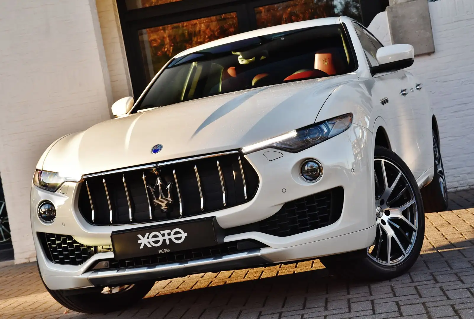 Maserati Levante 3.0 V6 D *** NP : € 102.276 / SPORT LOOK *** Blanc - 1
